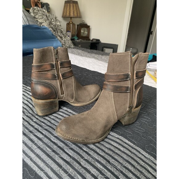 Freebird Brown and Tan Ankle Boots - Picture 1 of 16